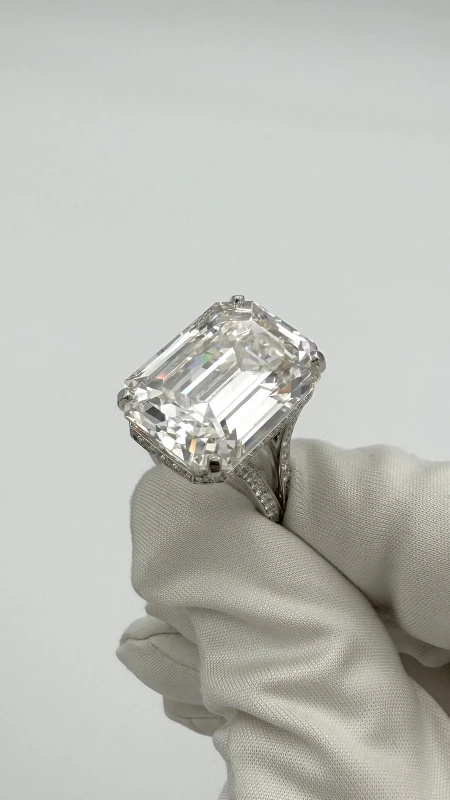 Jacob & Co EMERALD DIAMOND 30.04 CT J/VVS1 RING (GIA) 91224433 3