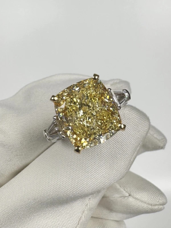 No name CUSHION DIAMOND 8.03 CT FANCY LIGHT YELLOW/VS1 RING (GIA) nn8.03ct FLY/VS1 3