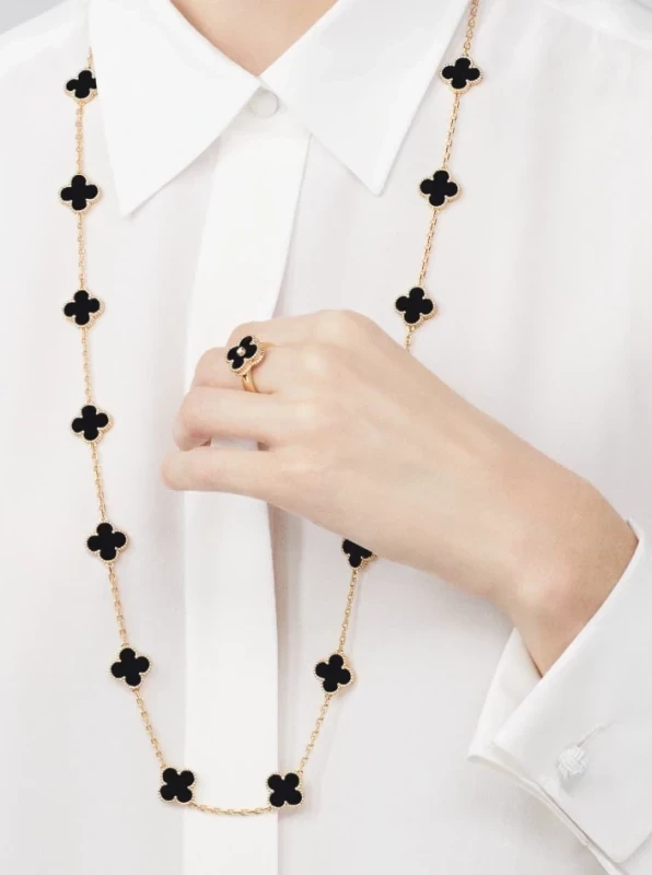 Van Cleef & Arpels. ALHAMBRA LONG NECKLACE, 20 MOTIFS VCARA43100 2