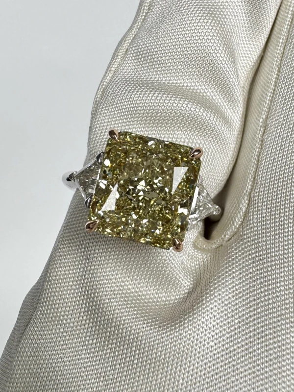 Earrings without a brand RADIANT DIAMOND 6.06 CT FANCY BROWNISH GREENISH YELLOW RING (GIA) NN6.06CT 4