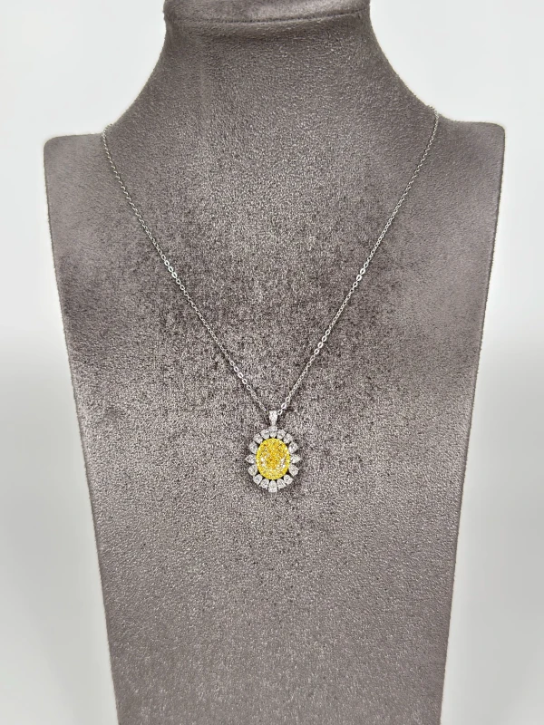 No name OVAL DIAMOND 3.72 CT FANCY LIGHT YELLOW/VS1 PENDANT (GIA) nn3.73 ct FLY/VS1 3
