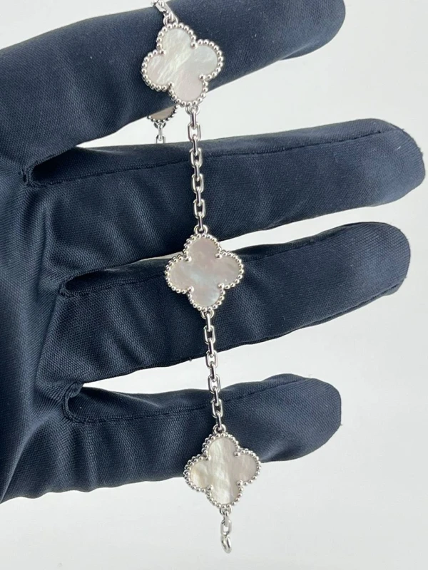 Van Cleef & Arpels. VINTAGE ALHAMBRA BRACELET, 5 MOTIFS VCARF48400 3