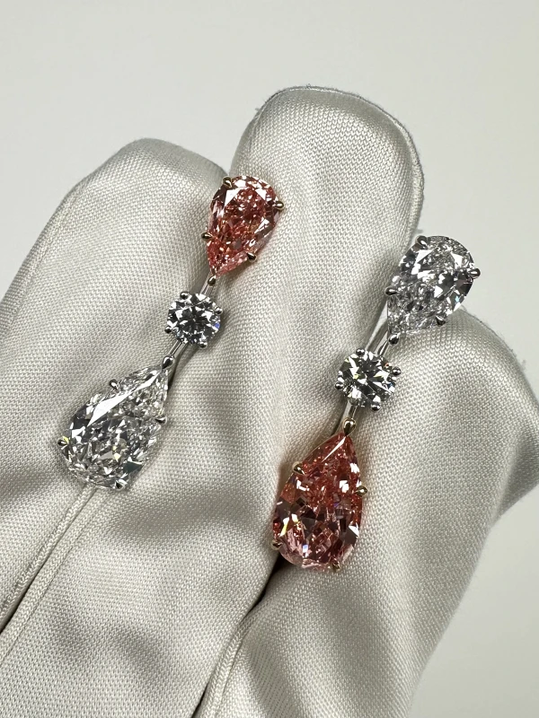 СЕРЬГИ NO NAME PEAR DIAMOND 1.58 - 3.01 CT FANCY VIVID PINK* EARRINGS (GIA) 10.67 CT 4