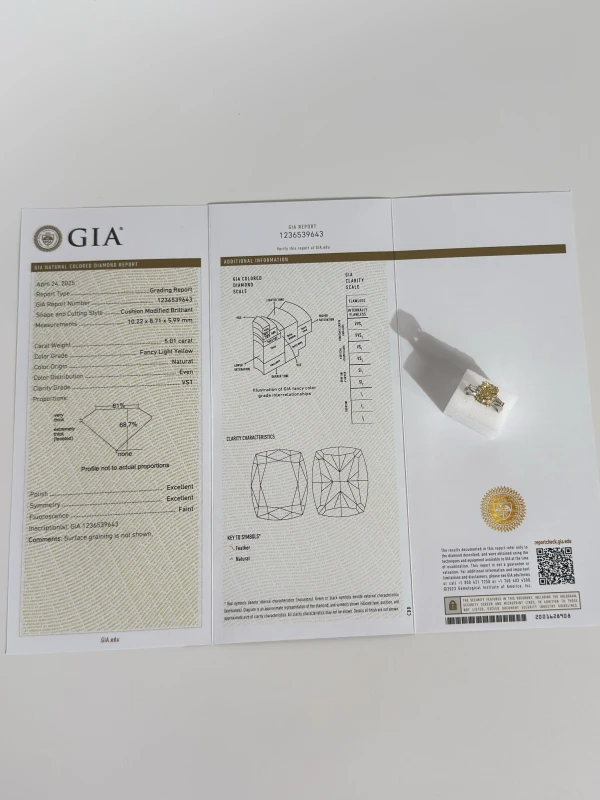 Earrings without a brand CUSHION DIAMOND 5.01 CT FANCY LIGHT YELLOW/VS1 RING (GIA) EXEX NN5.01CT 5