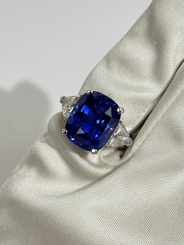 No name CUSHION SAPPHIRE 15.15 CT ROYAL BLUE RING (SIZE 51) nnS15.15ct 4