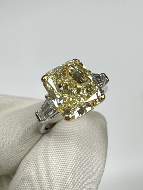 Graff RADIANT DIAMOND 4.06 CT FANCY YELLOW/VVS1 RING (GIA) SIZE 51 RGR4.06CT 4