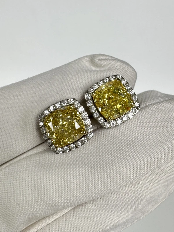 No name CUSHION DIAMOND 4.04 - 4.01 CT FANCY YELLOW/VS2-SI1 EARRINGS (GIA) NN4.04-4.01 3