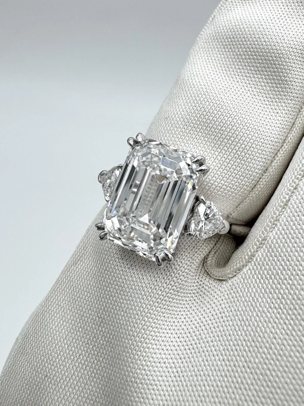 Earrings without a brand EMERALD DIAMOND 5.01 CT D/VS2 RING (GIA) SIZE 52/16.5 119159 4