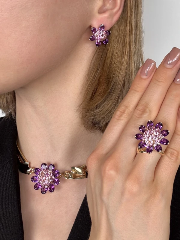 Van Cleef & Arpels. PINK SAPPHIRE AND AMETHYST "HAWAII" TRANSFORMER SET VCA.H 4