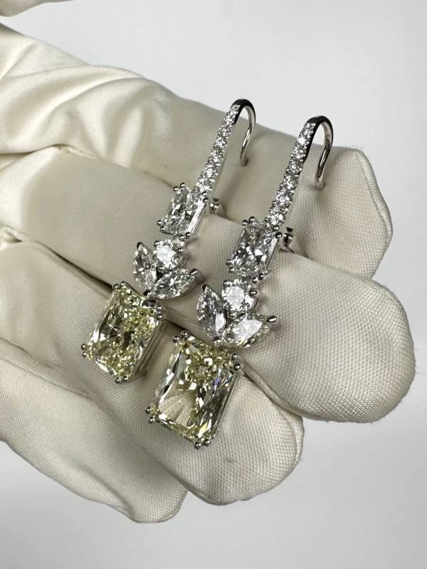 No name RADIANT DIAMONDS 4.64 - 4.09 CT VERY LIGHT YELLOW/VS EARRINGS NN4.00-4.01 5