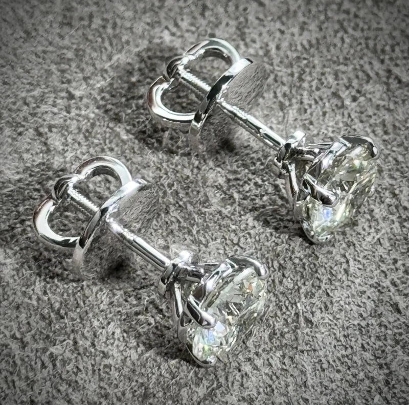 Earrings without a brand ROUND DIAMOND STUDS 1.53 - 1.72 CT L/SI1 (HRD) 1.53-1.72 CT L/SI1 HRD 3