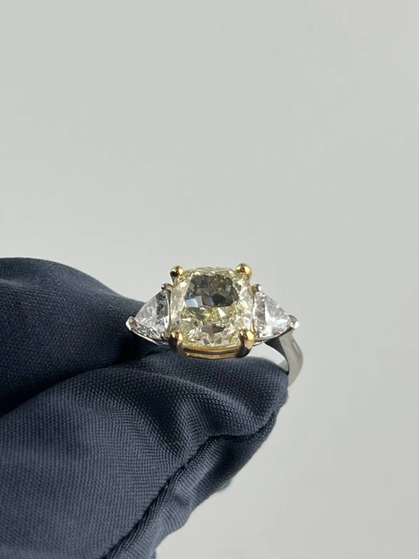 Earrings without a brand CUSHION DIAMOND 5.08 CT U-V/VVS2 RING (GIA) NNR5.08CTU-V/VVS2 6