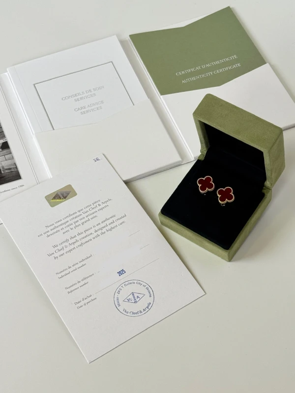 Van Cleef & Arpels. VINTAGE ALHAMBRA EARRINGS VCARD40400 3