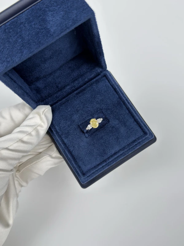 No name OVAL DIAMOND 1.53 FANCY YELLOW/VS2 RING (GIA) NN 1.53 FY/VS2 6