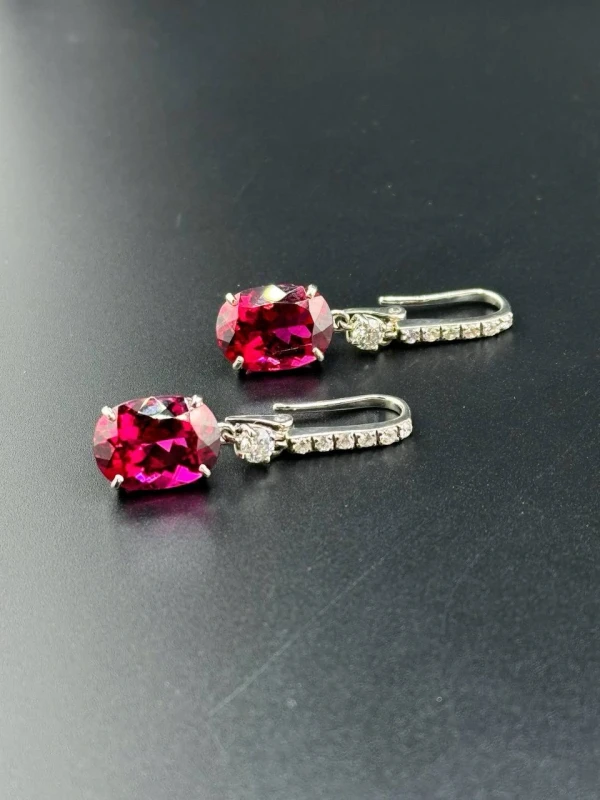 No name С РУБЕЛЛИТАМИ 4.37 СТ-4.69 СТ VIVID PURPLISH RED/VS 4.37 CT - 4.67 CT 6