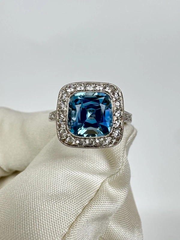 Tiffany & Co SOLESTE AQUAMARINE 2.70 CT & DIAMOND RING (SIZE 49) T&CO 2.70CT 2