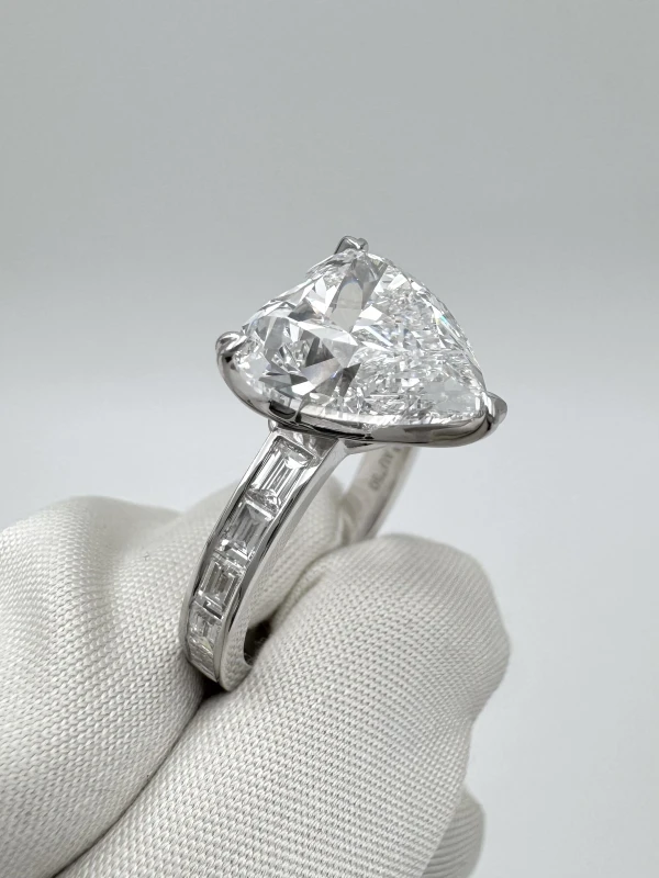 No name HEART DIAMOND 5.02 CT D/INTERNALLY FLAWLESS RING ( TYPE IIa) (GIA) NN5.02CT D/IF 5