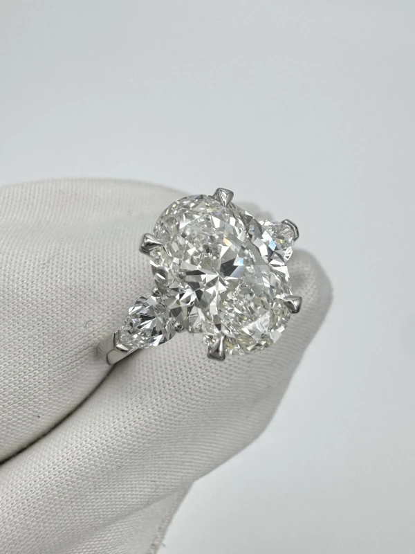 Graff OVAL DIAMOND 3.01 CT H/VS1 RING (GIA) RGE3.01 3