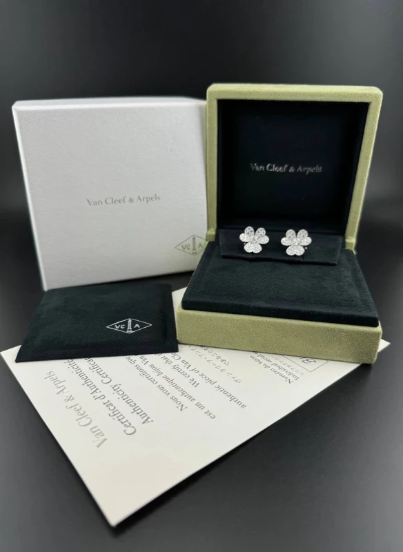 Van Cleef & Arpels. FRIVOLE EARRINGS, SMALL MODEL VCARB65800 8