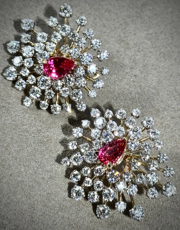 Tiffany & Co High Jewelry,  Ray of Light Spinel  2.17 - 2.14 ct Vivid Purplish Pink Earrings 74283209 6