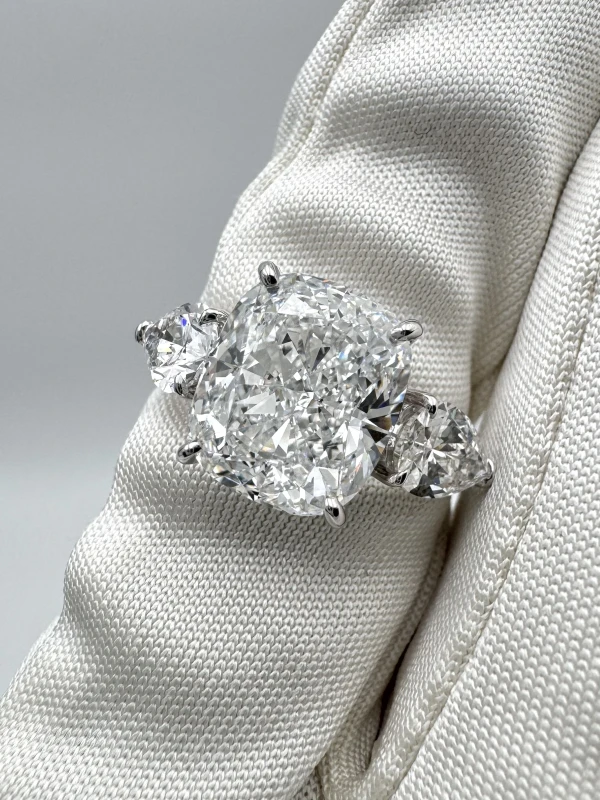 Earrings without a brand CUSHION DIAMOND 4.01 CT E/VS1 RING (GIA) 548-NN4.01 6