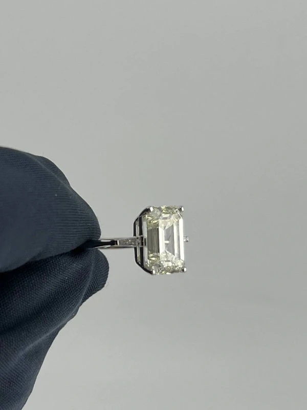 No name С БРИЛЛИАНТОМ 5.15 СТ K/SI2 5.15 ct. K/SI2 5