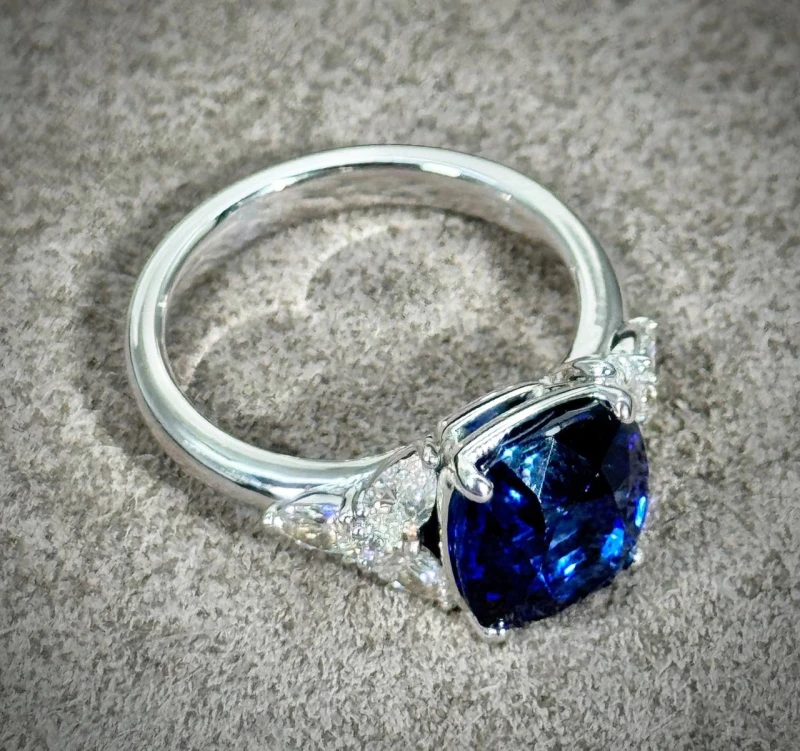 No name С САПФИРОМ 5.42 CT VIVID BLUE/H 5.42 CT VIVID BLUE/H 4