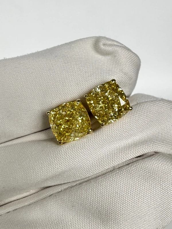 No name CUSHION DIAMOND 4.04 - 4.01 CT FANCY YELLOW/VS2-SI1 EARRINGS (GIA) NN4.04-4.01 5