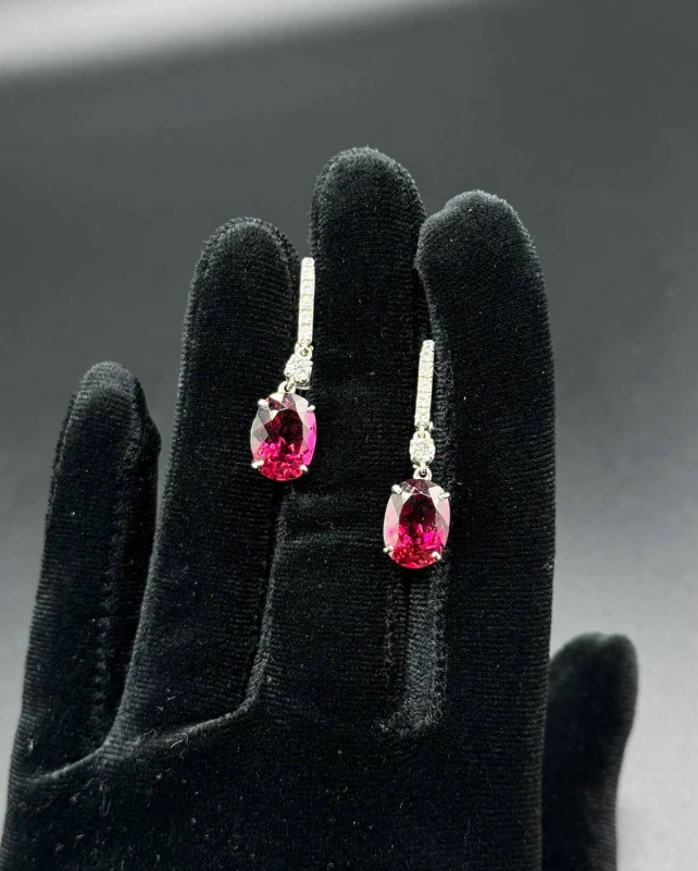 No name С РУБЕЛЛИТАМИ 4.37 СТ-4.69 СТ VIVID PURPLISH RED/VS 4.37 CT - 4.67 CT 5