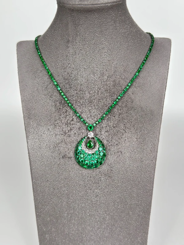 Graff Emerald 23.00 ct and Diamond 3.00 ct Necklace RGN Em Dia 3