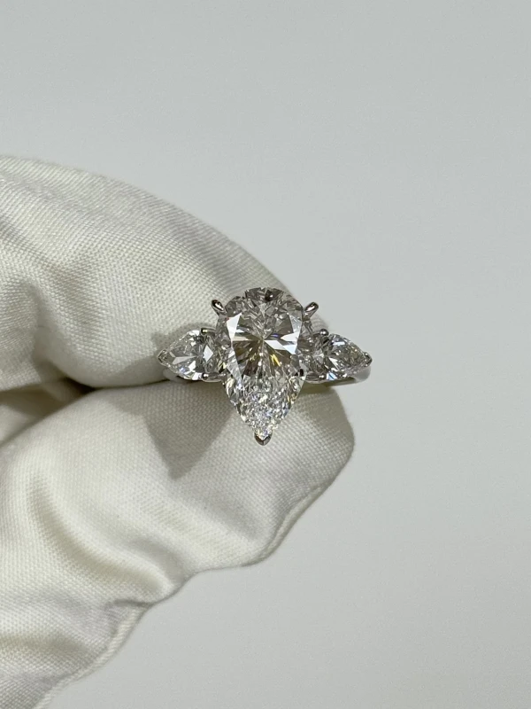 No name PEAR DIAMOND 4.01 CT D/VVS2 RING (GIA) NN4.01D/VVS 2