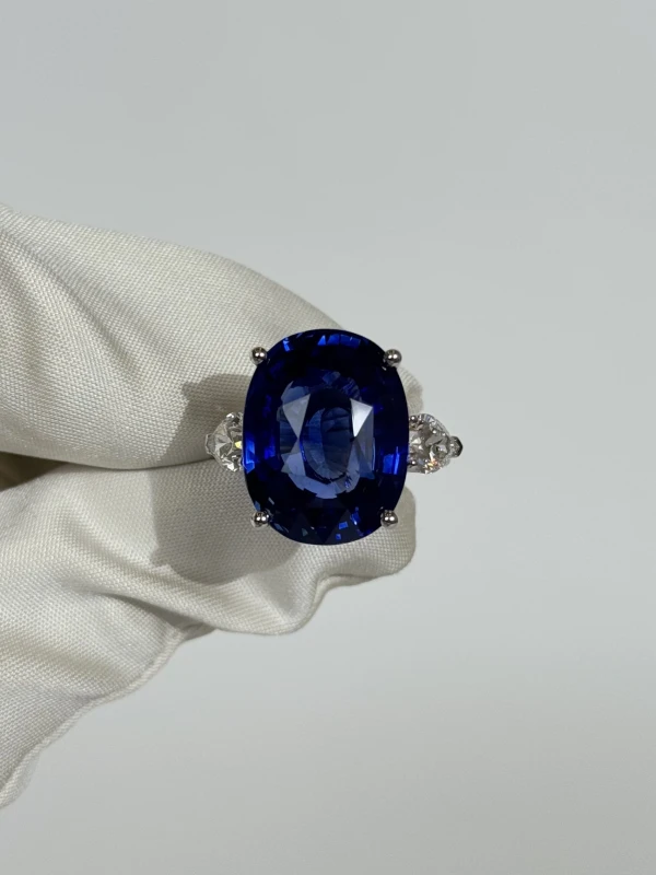 Earrings without a brand OVAL SAPPHIRE 22.55 CT ROYAL BLUE RING (SIZE 51) GRS sp22.55 2