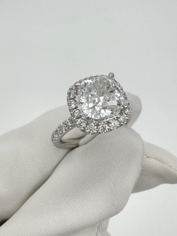 Earrings without a brand CUSHION DIAMOND 3.01 CT D/VVS2 RING (GIA) NN3.01D 3