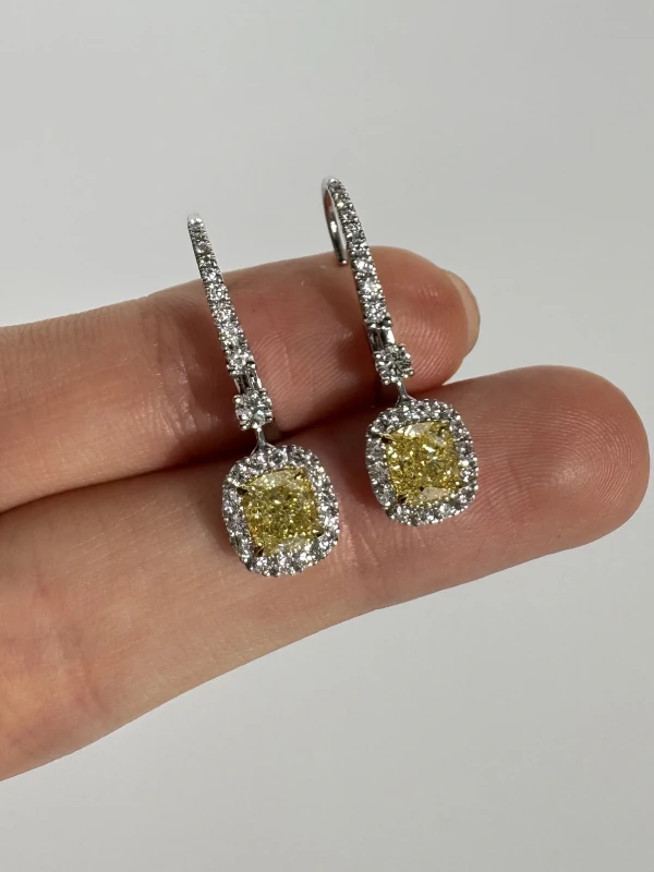 DeRosa CUSHION DIAMOND 1.00 - 1.01 CT FANCY LIGHT YELLOW/VVS-VS EARRINGS (GIA) E261576 3