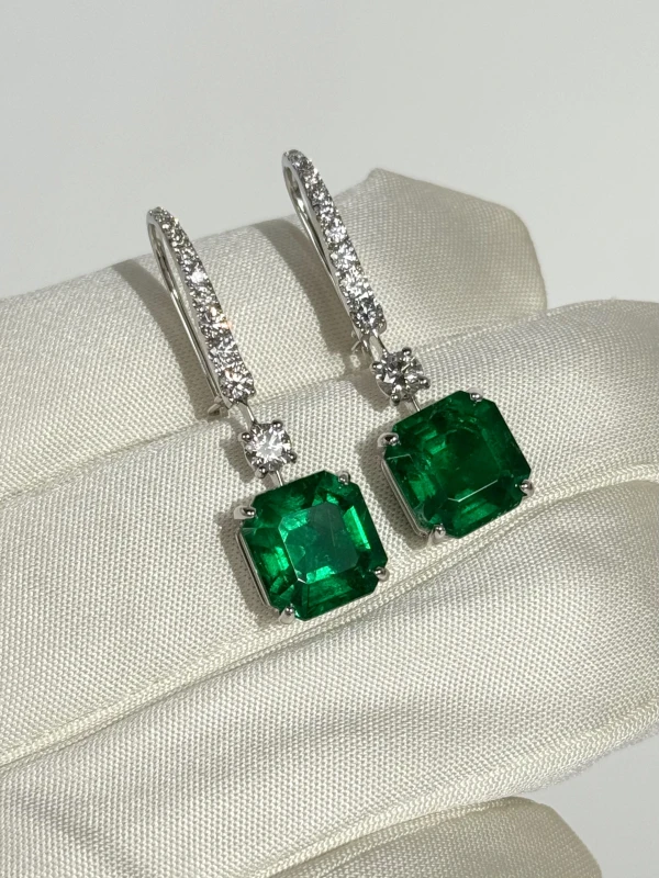 Graff COLOMBIA EMERALD 4.29 CT - 4.07 CT EARRINGS GE 4.29-4.07 CT 4