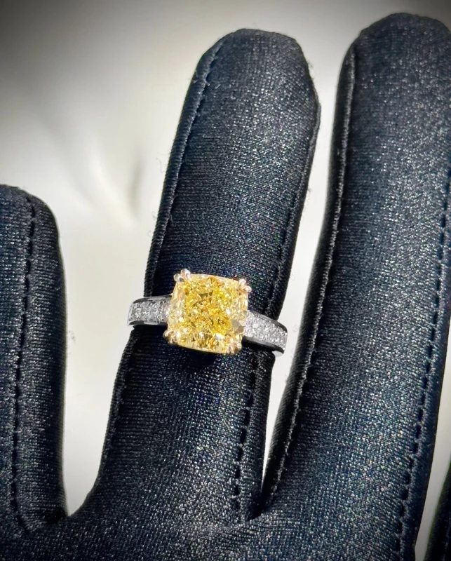 СЕРЬГИ NO NAME С БРИЛЛИАНТОМ 5.01 CT FANCY INTENSE YELLOW/SI2 5.01 CT FANCY INTENSE YELLOW/SI2 7