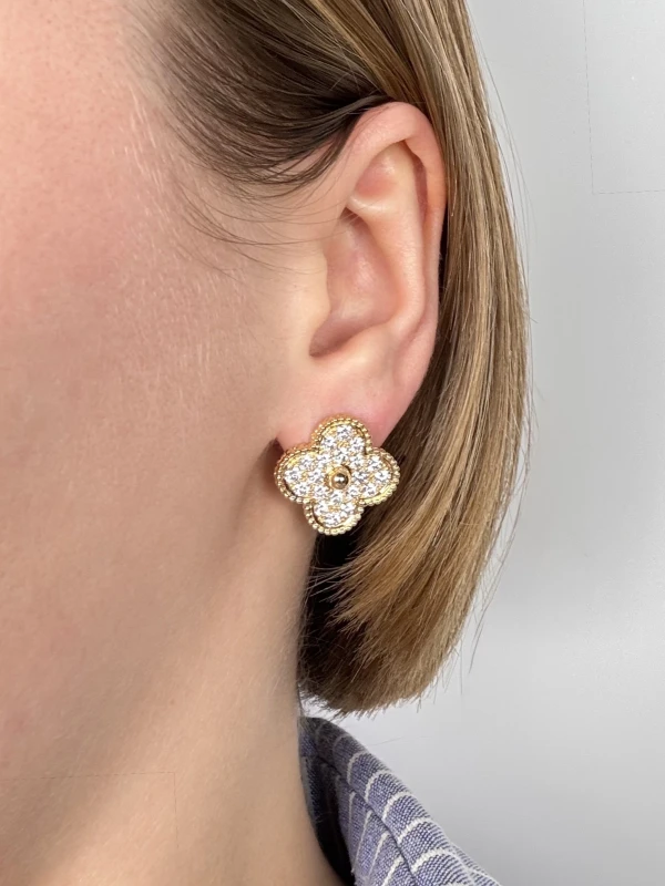 Van Cleef & Arpels. MAGIC ALHAMBRA EARRINGS VCARA43500 2