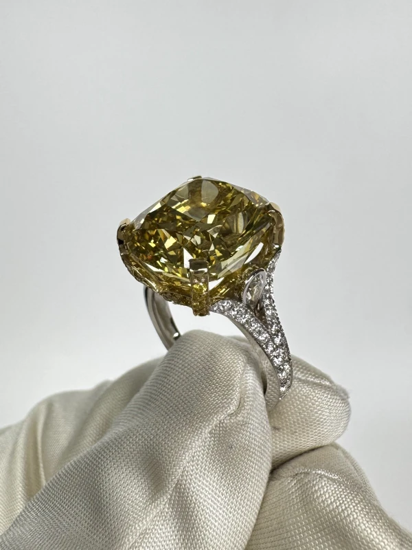 No name RADIANT DIAMOND 12.41 CT FANCY DEEP BROWNISH YELLOW/VS2 RING (GIA) NN12.41 CT FDBY/VS2 3