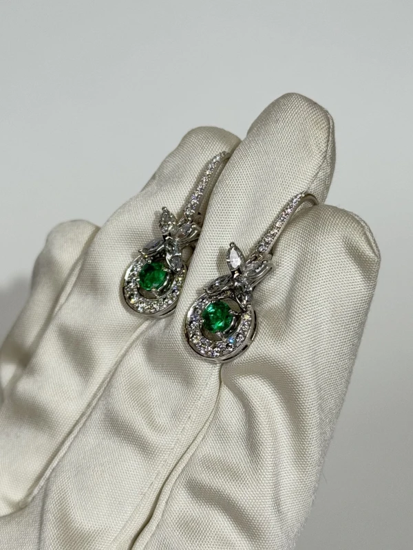 GRAFF ROUND EMERALD 0.86 CT EARRING GE EM 0.86 CT 4