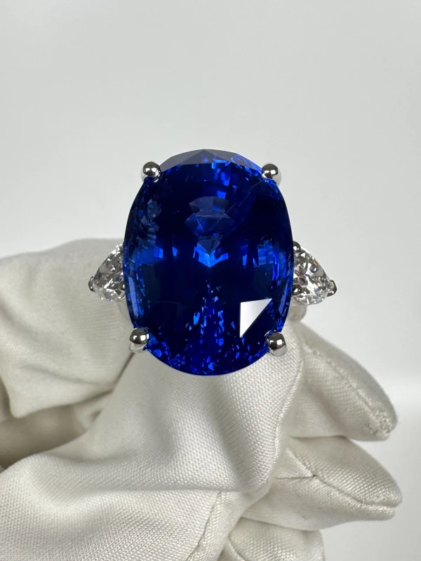 No name OVAL SAPPHIRE 33.28 CT ROYAL BLUE RING (SIZE 51) GRS NN33.28 3