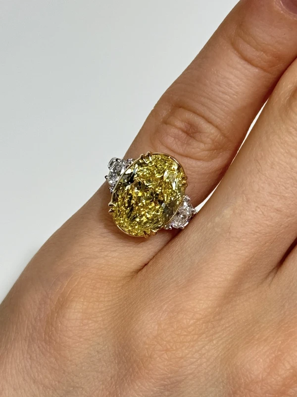 Earrings without a brand OVAL DIAMOND 8.08 CT FANCY YELLOW/SI1 (GIA) NN8.08 CT FY/SI1 (GIA) 4