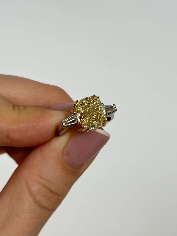 Earrings without a brand CUSHION DIAMOND 5.01 CT FANCY LIGHT YELLOW/VS1 RING (GIA) EXEX NN5.01CT 3