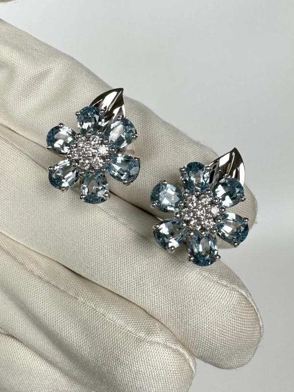 Van Cleef & Arpels Fleurs d’Hawaï Earrings VCARPHKB00 5