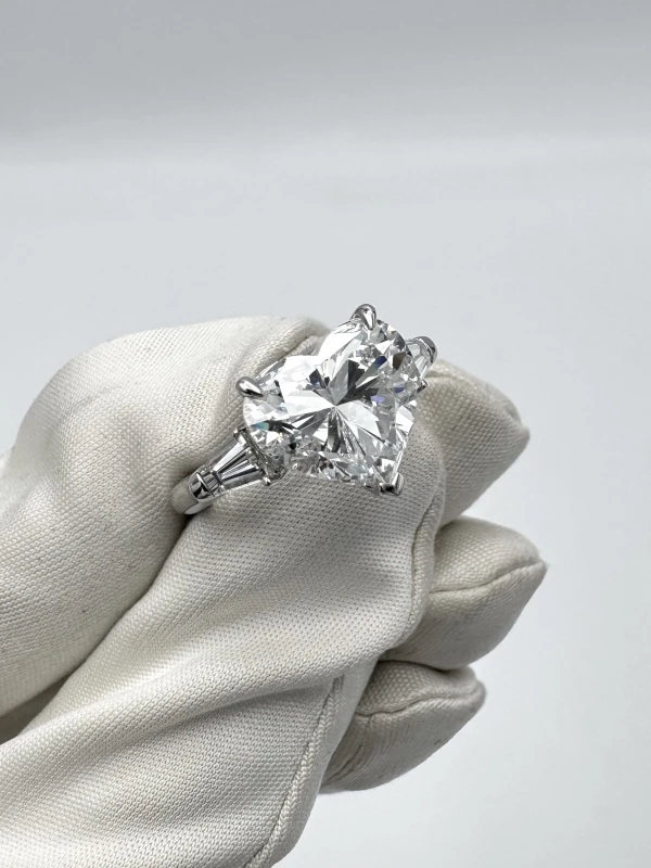 Earrings without a brand HEART DIAMOND 5.02 CT D/INTERNALLY FLAWLESS RING (GIA) NN5.02D/IF 3