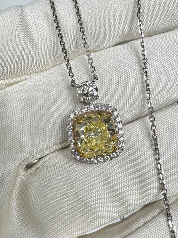 Earrings without a brand CUSHION DIAMOND 2.62 CT FANCY YELLOW/SI1 PENDANT (GIA) NN2.62CT FY/SI 3