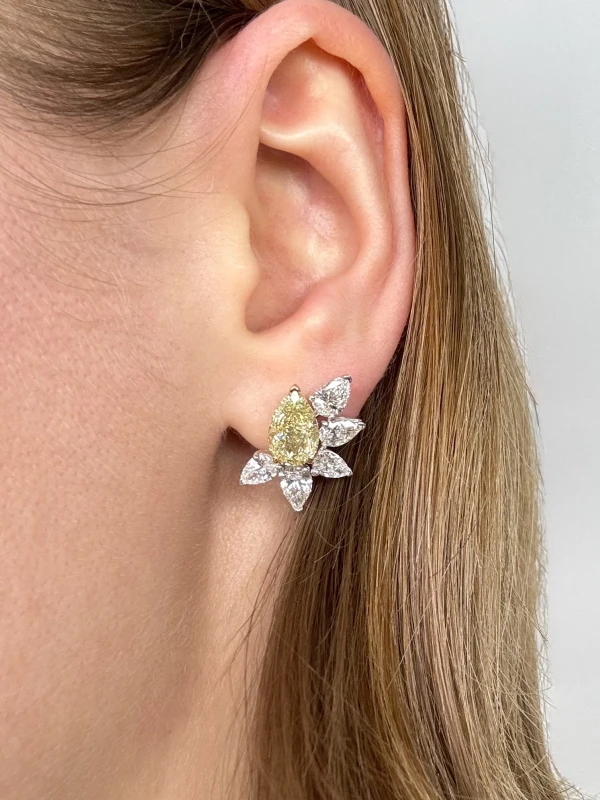 No name PEAR DIAMONDS 2.00-2.11 CT FANCY LIGHT YELLOW/VS1-VS2 EARRINGS NN2.00-2.11CT FLY/VS 4