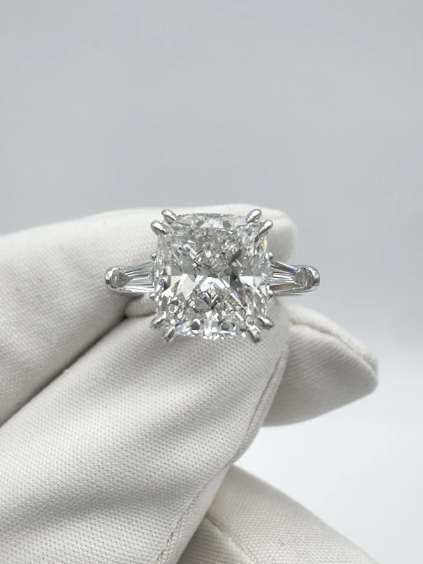 Earrings without a brand CUSHION DIAMOND 3.07 CT F/VS2 RING (GIA) NN3.07 CT F/VS2 2