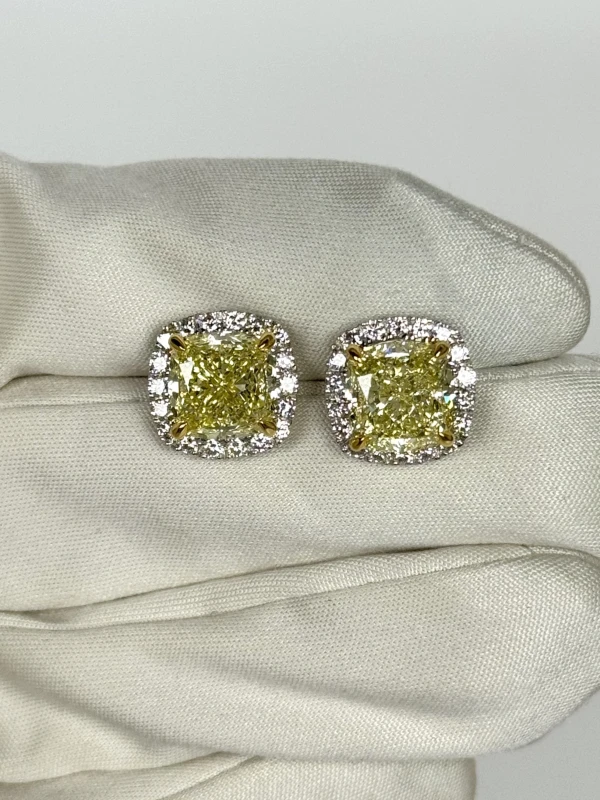 СЕРЬГИ NO NAME CUSHION DIAMOND 5.01-5.02 CT FANCY LIGHT YELLOW/SI1 EARRINGS (NEW) 5.01-5.02 CT FLY/SI1 (GIA) 3