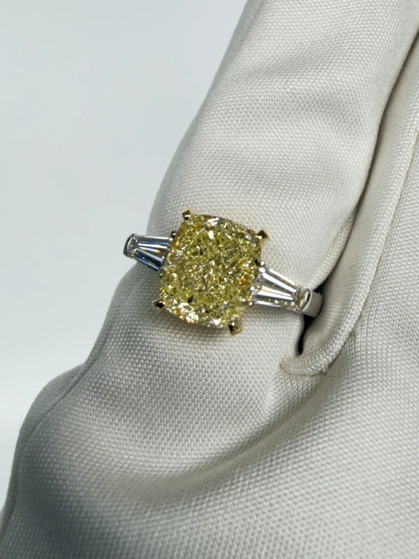 Earrings without a brand CUSHION DIAMOND 3.03 CT FANCY LIGHT YELLOW/VS2 RING (GIA) NN3.03FLY 4