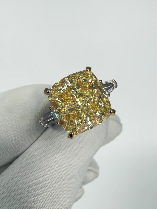No name CUSHION DIAMOND 10.02 CT FANCY LIGHT YELLOW/VS1 RING (GIA) NN10.02 3